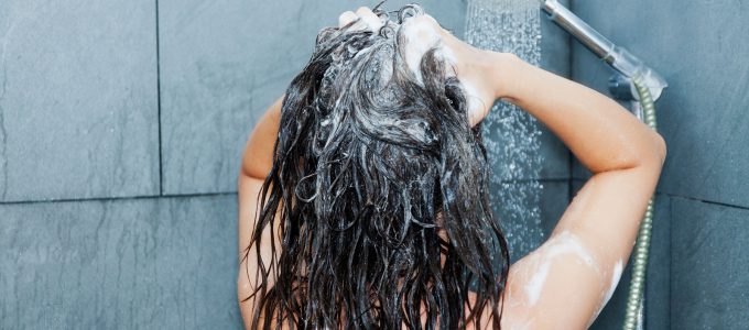 Curăţarea părului cu praf de copt – Metodă de reparare a vopsirii greşite a părului
